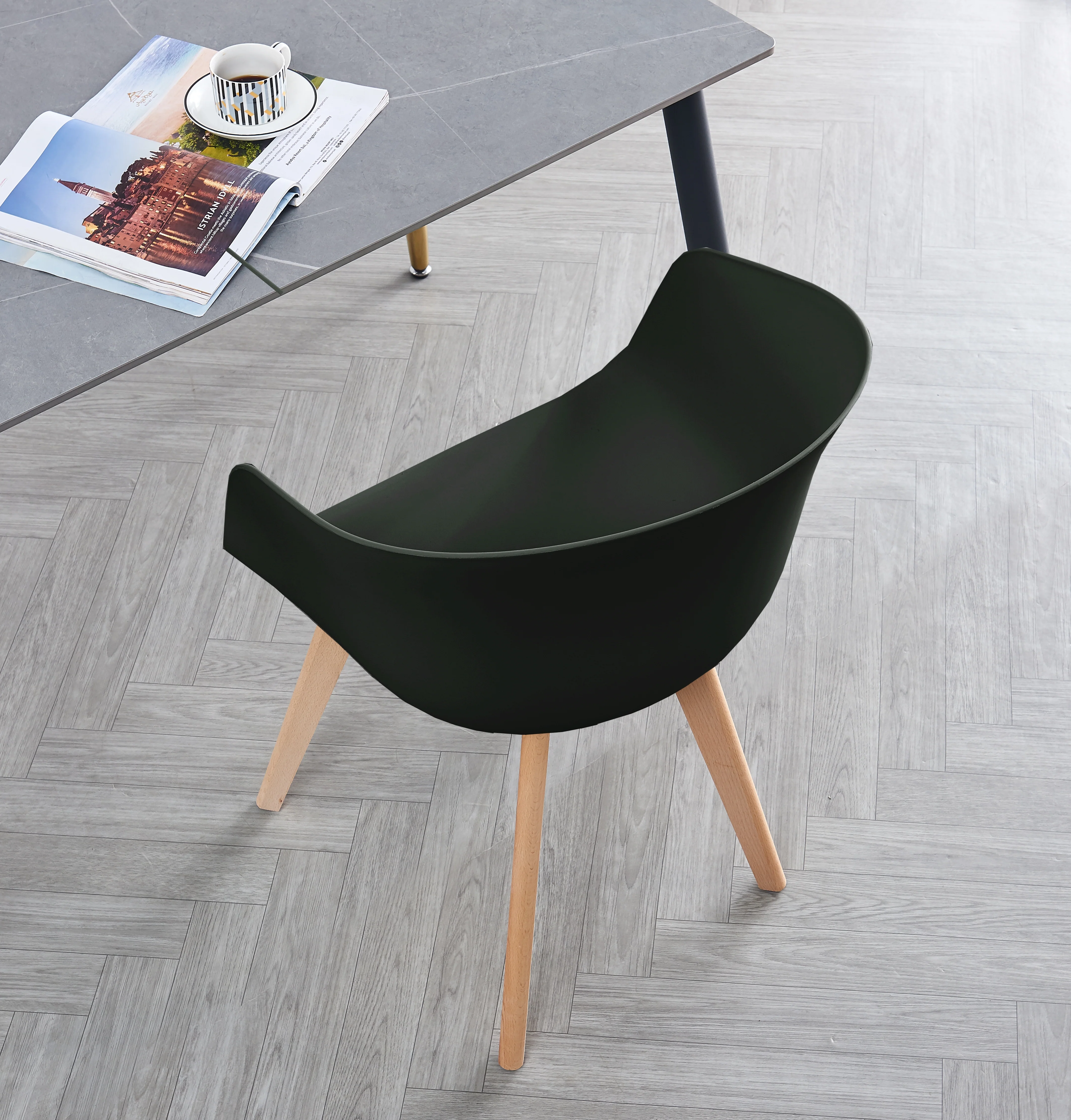 ALBORG - Lot de 4 chaises scandinaves en bois et polypropylène noir - Image 3