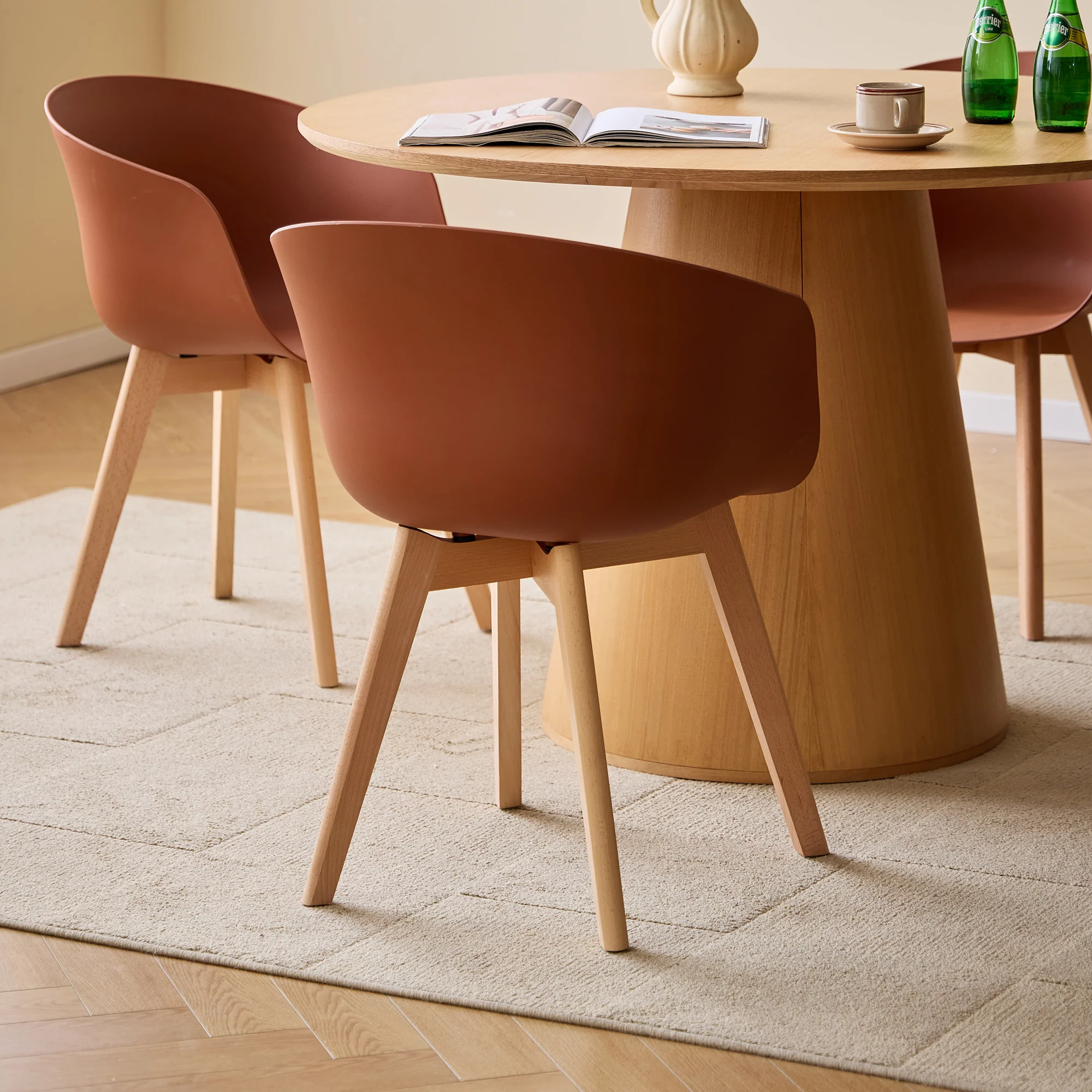 ALBORG - Lot de 4 chaises scandinaves en bois et polypropylène terracotta - Image 3