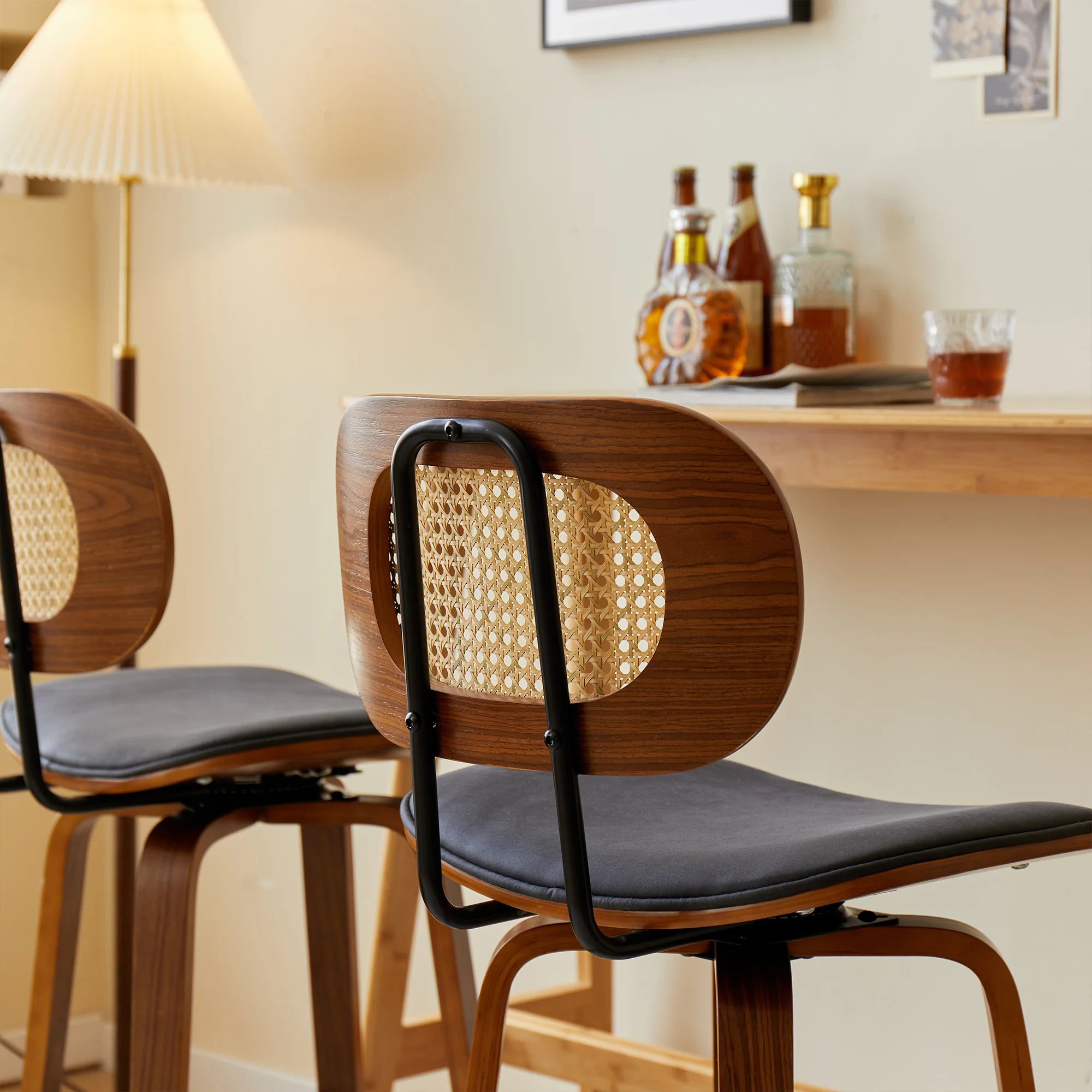 ALESUND - Lot de 2 tabourets de bar en bois massif et cannage noir - Image 5