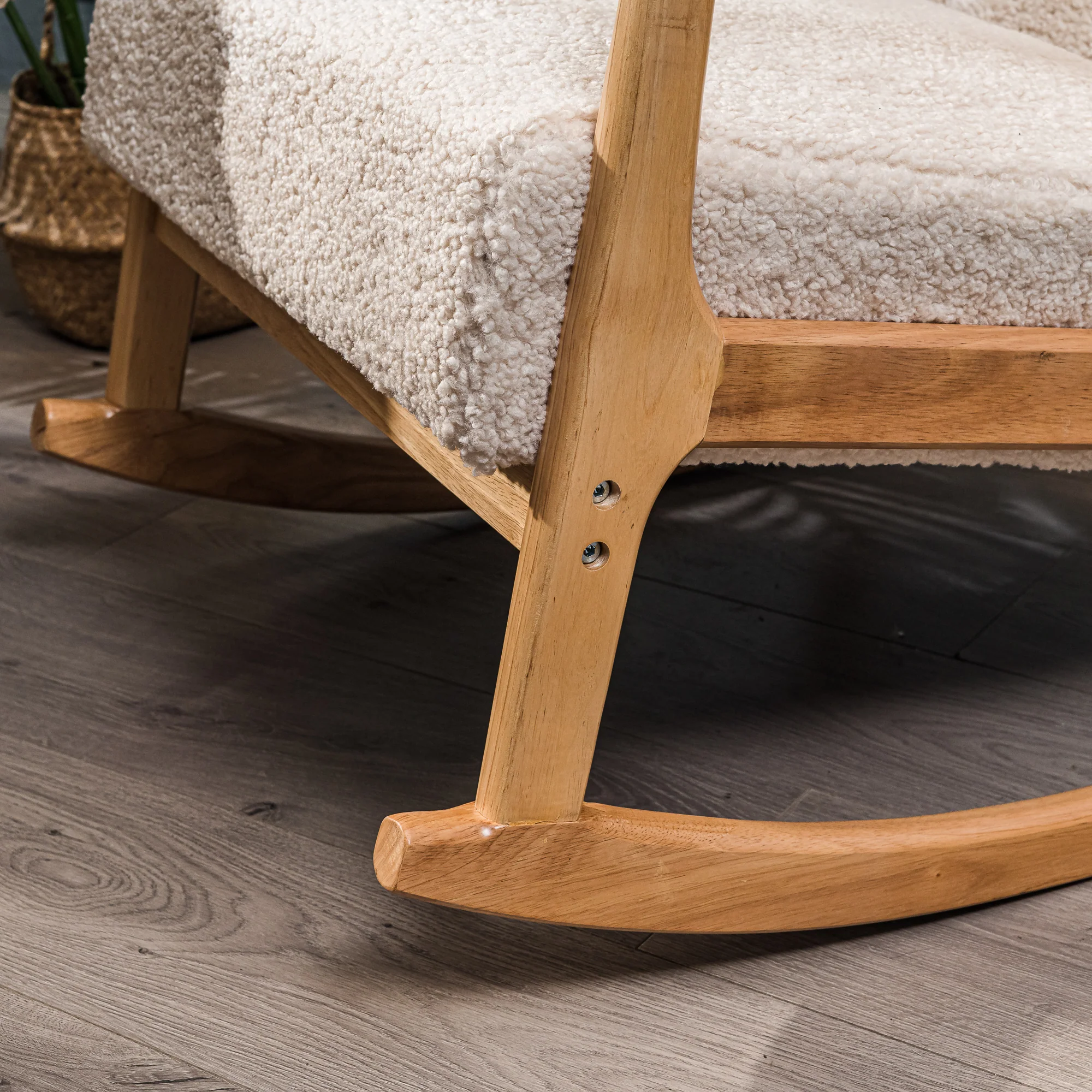 DIANA - Rocking chair en bois massif et bouclettes blanches - Image 7