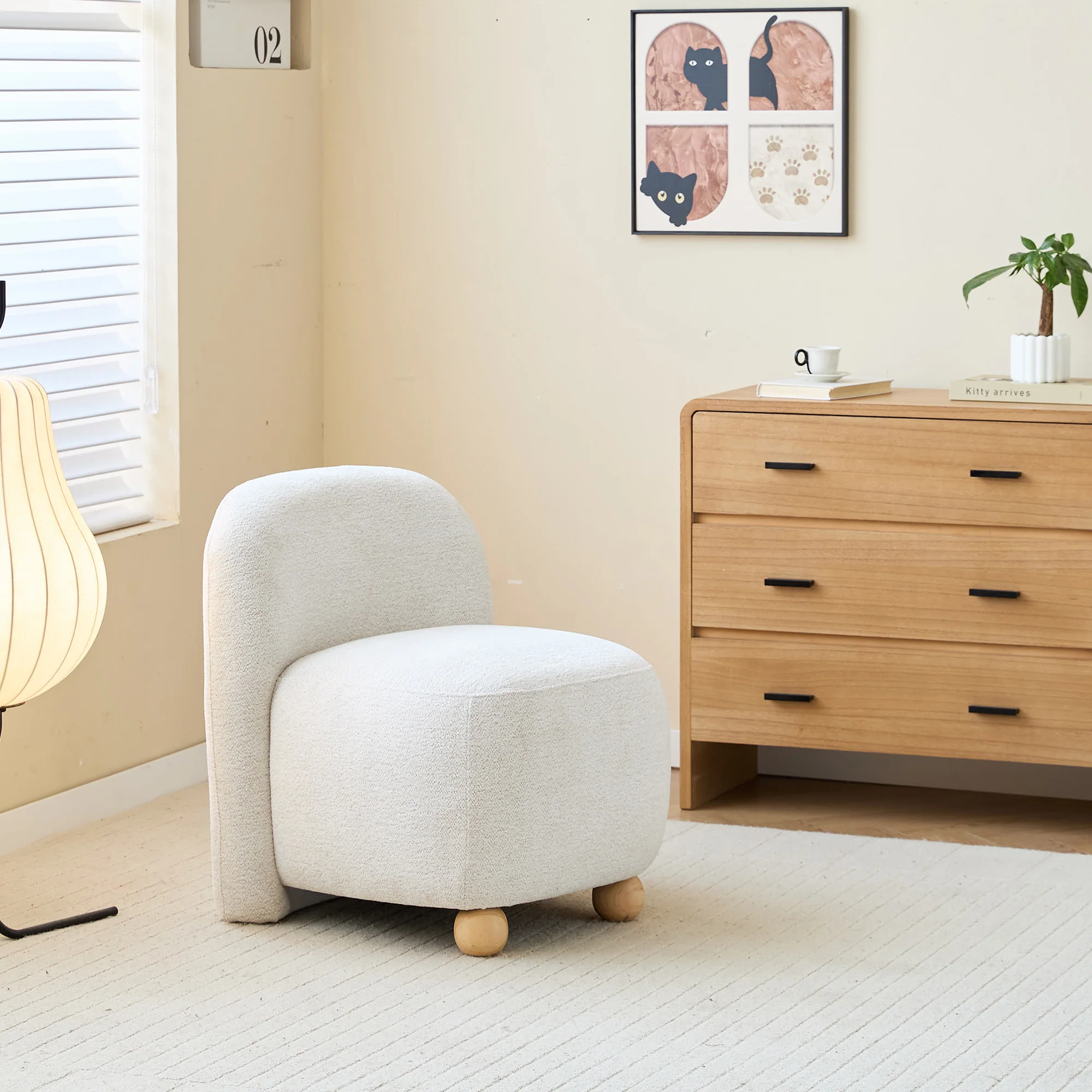 KOKKOLA - Fauteuil de salon en bois massif et tissu beige - Image 3