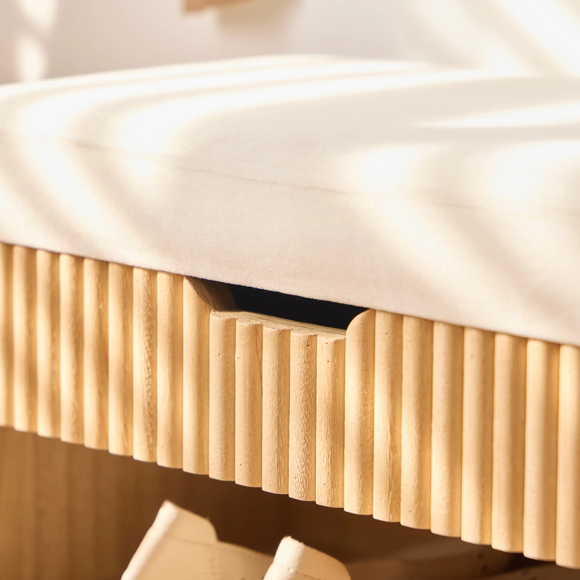 KUBO - Meuble à chaussures avec coffre en bois et velours beige - Image 3
