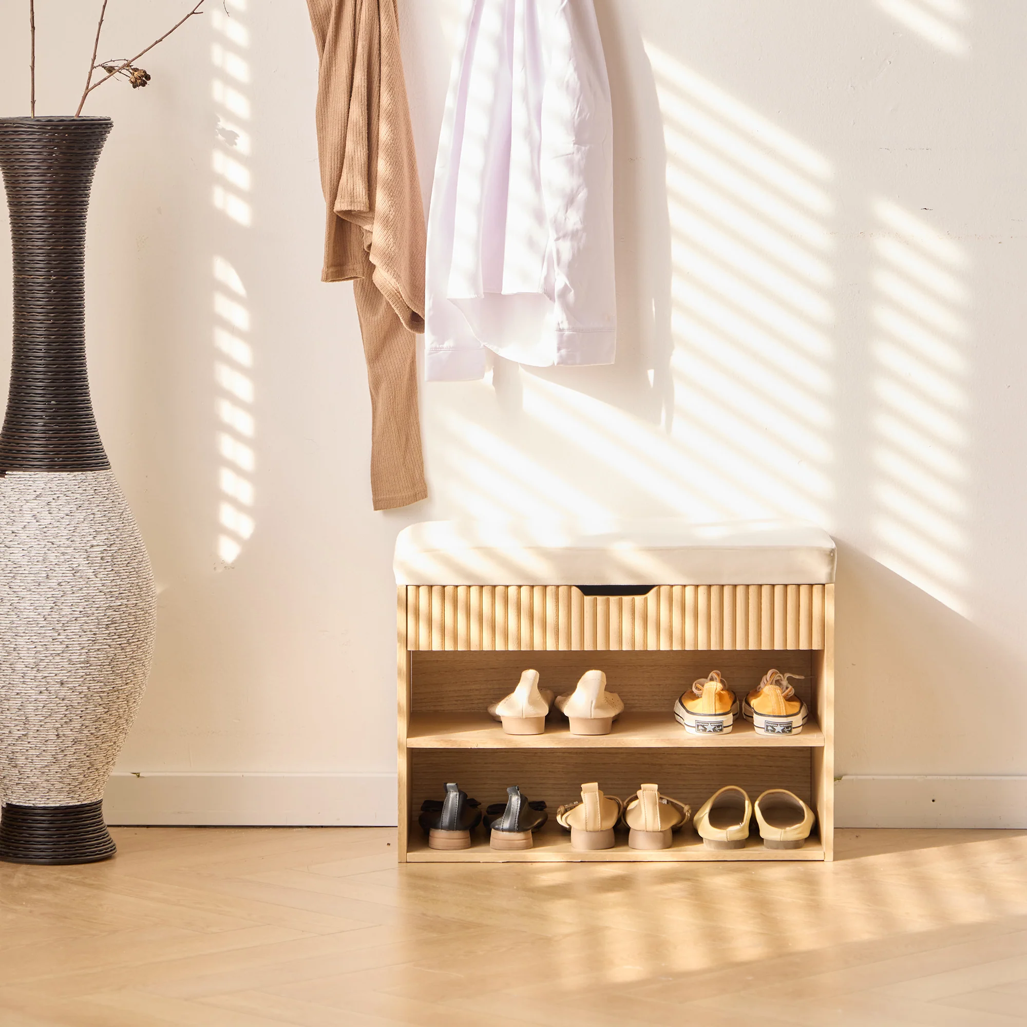 KUBO - Meuble à chaussures avec coffre en bois et velours beige - Image 5