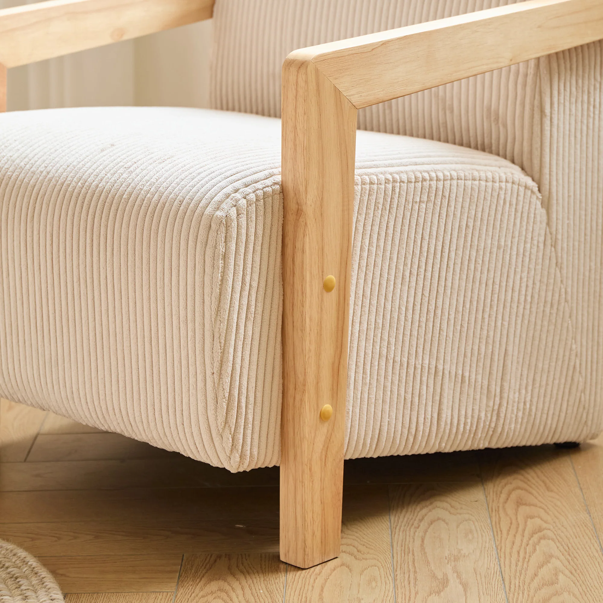 LERWICK - Fauteuil de salon en bois massif et velours côtelé beige - Image 5