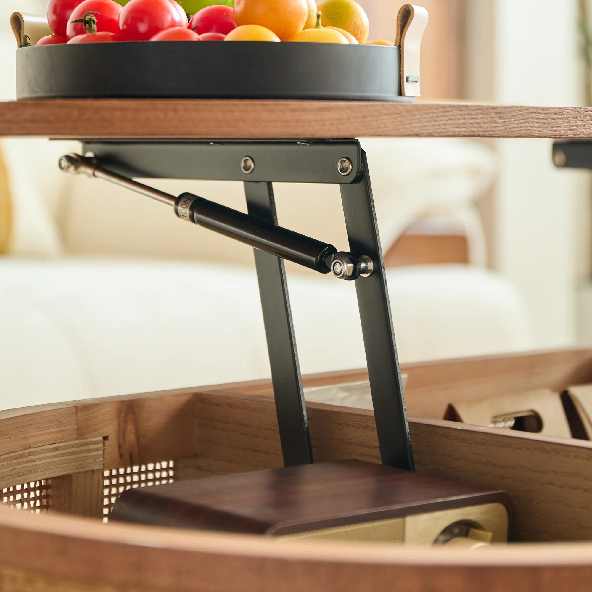 LOTTA - Table basse en bois de noyer et rotin avec rangement - Image 3