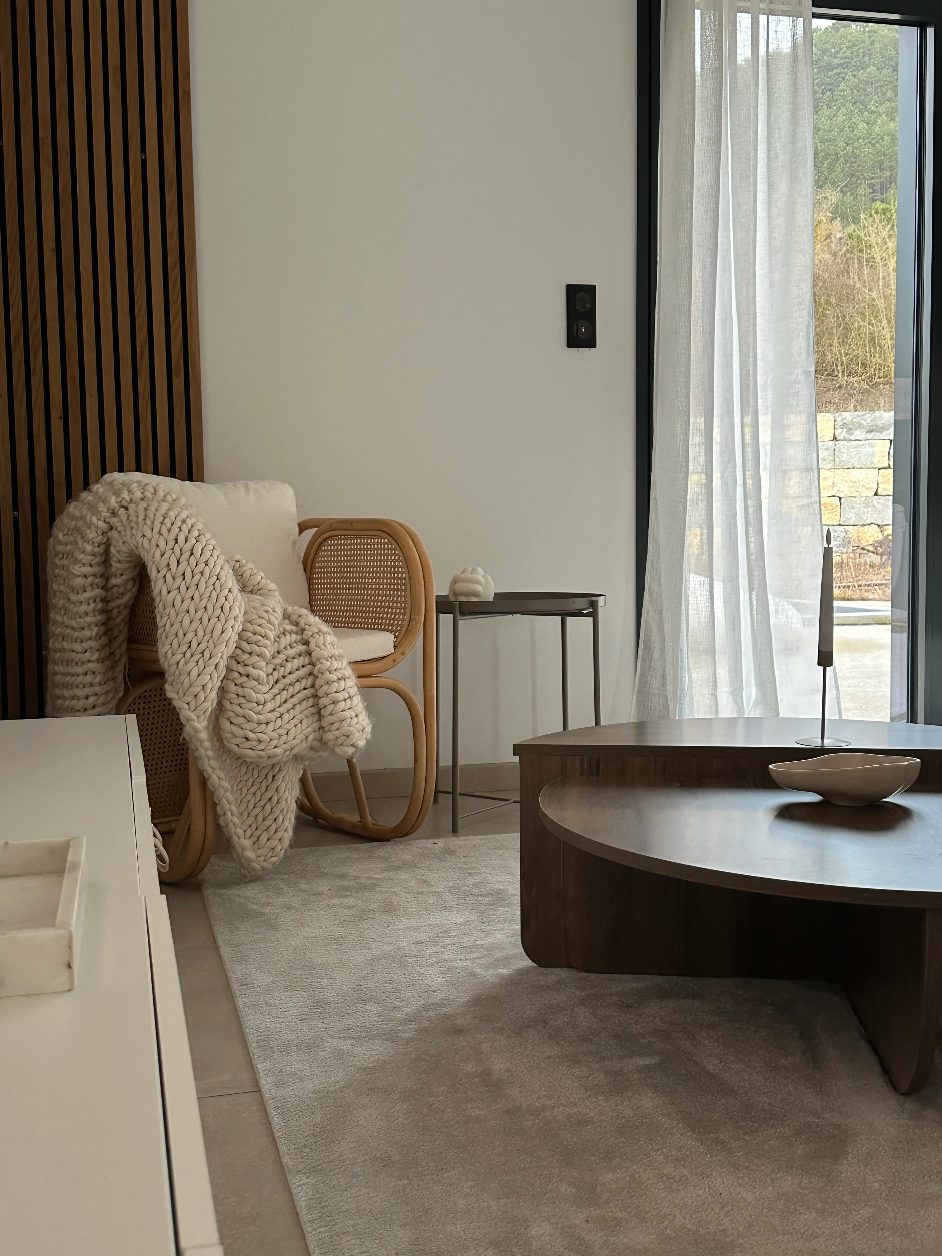MOROTAI - Fauteuil en rotin naturel et tissu beige - Image 6