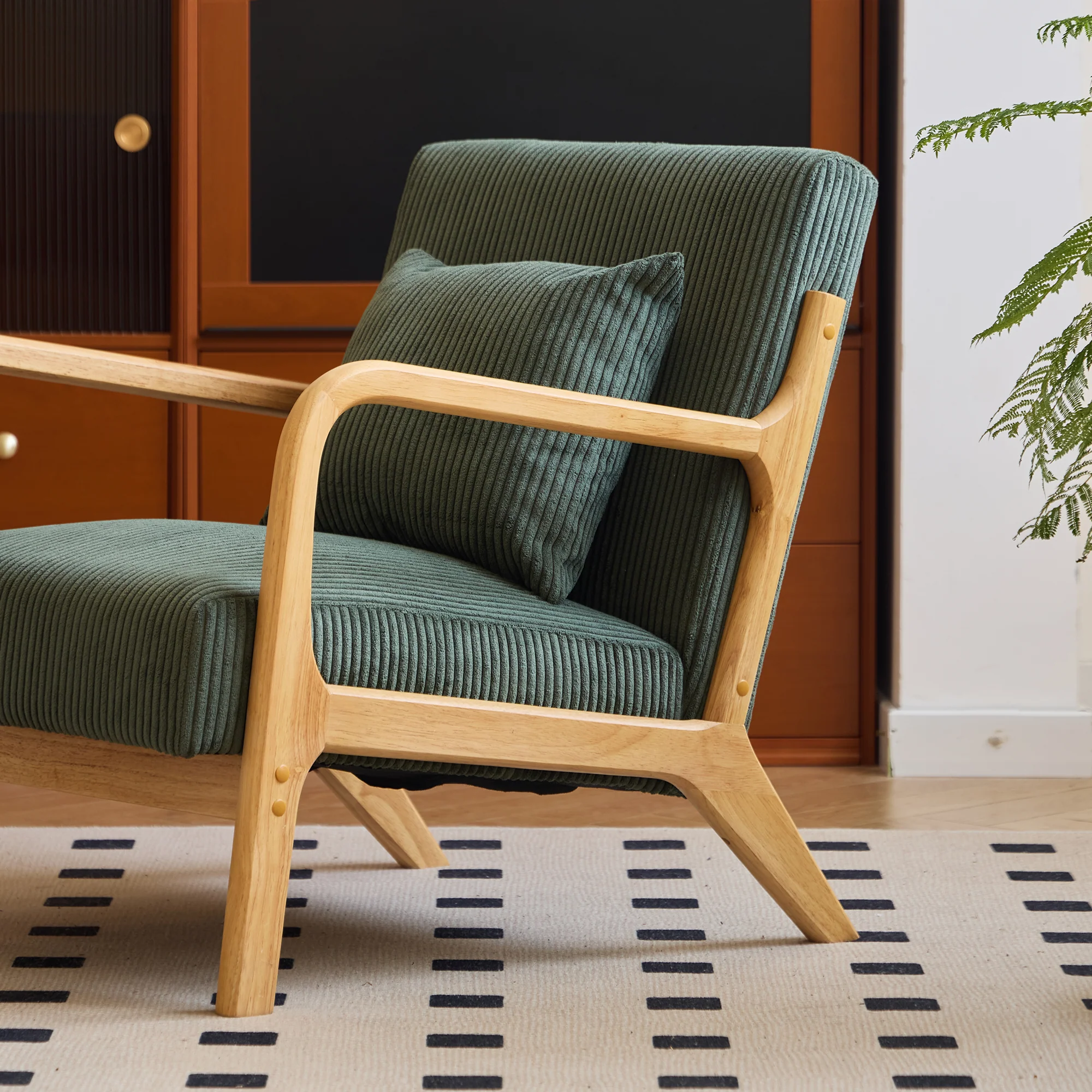 OHAMA - Fauteuil de salon en bois massif et velours côtelé vert - Image 5
