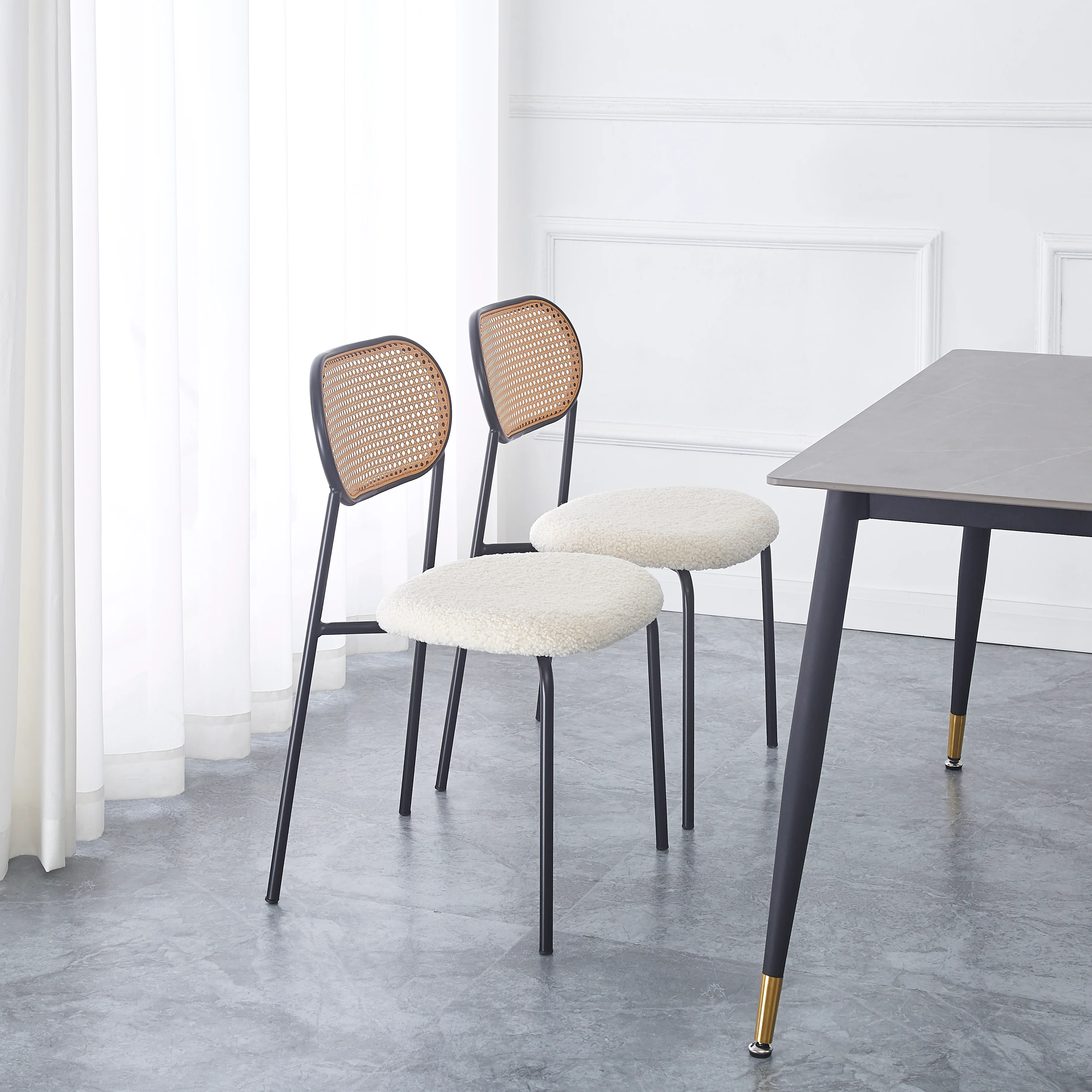 OREBRO - Lot de 2 chaises en métal et cannage avec assise en bouclettes blanches - Image 3