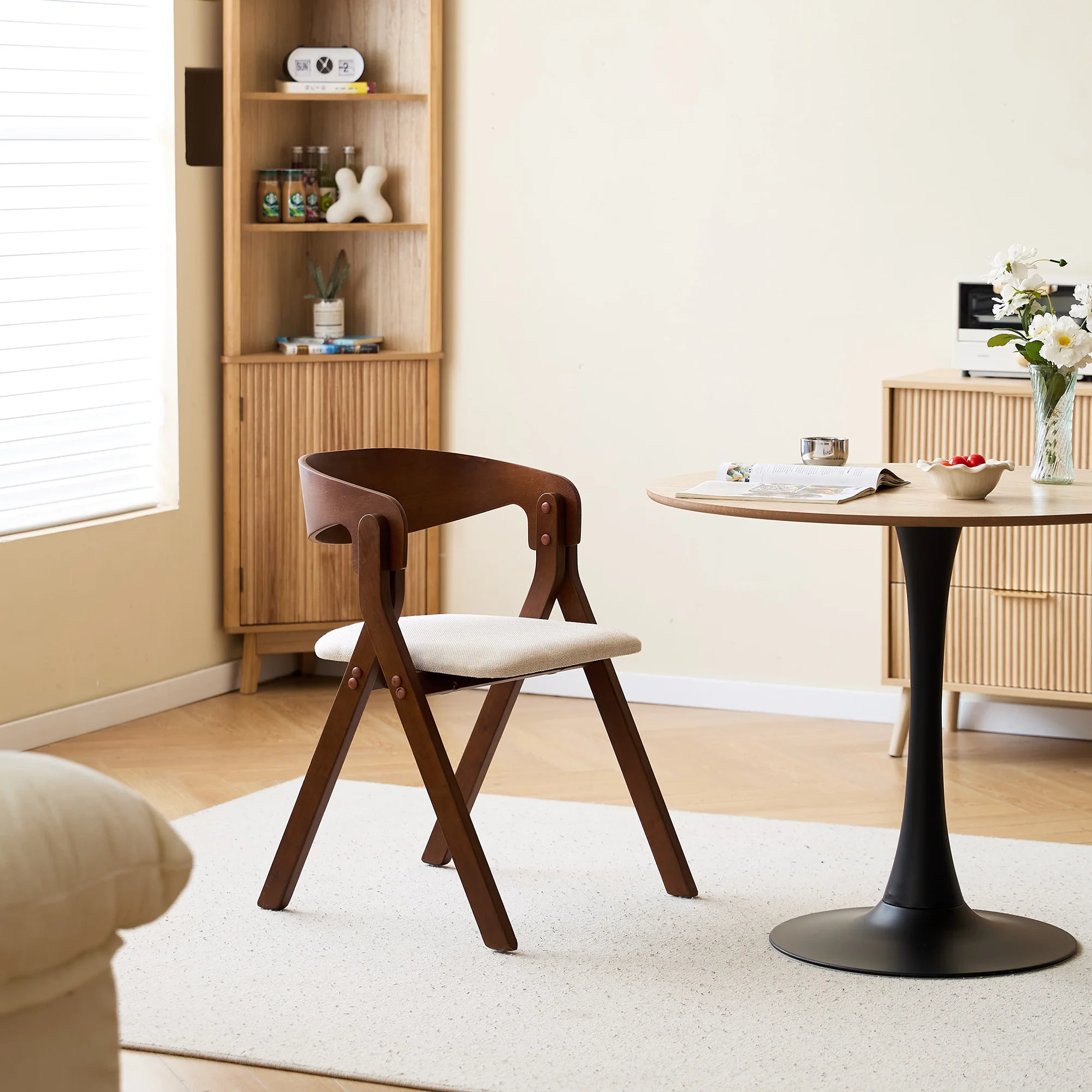 PORI - Lot de 2 chaises de salle à manger en noyer et tissu beige - Image 3