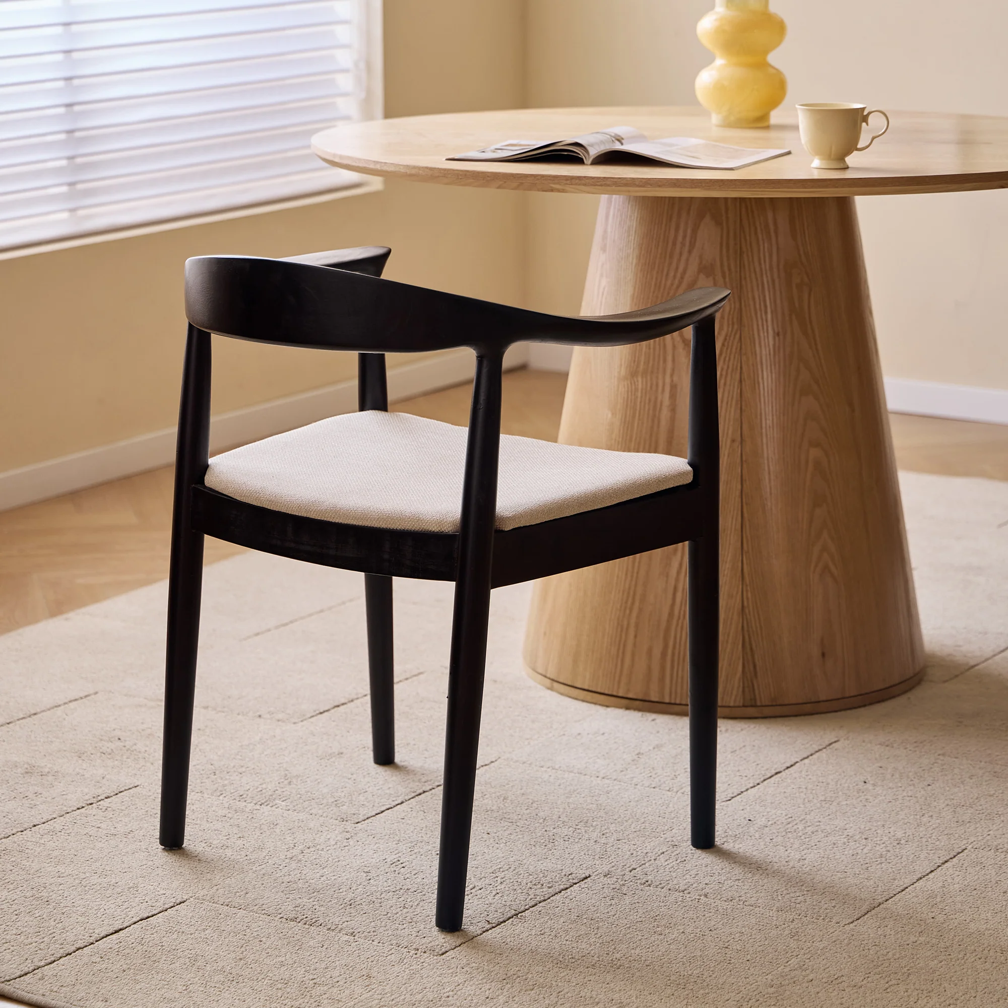 SALTA - Lot de 2 chaises de salle a manger en bois massif noir et tissu beige - Image 6